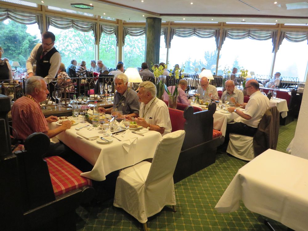 Mittagessen im Trockenen, dann kam ein Gewitter