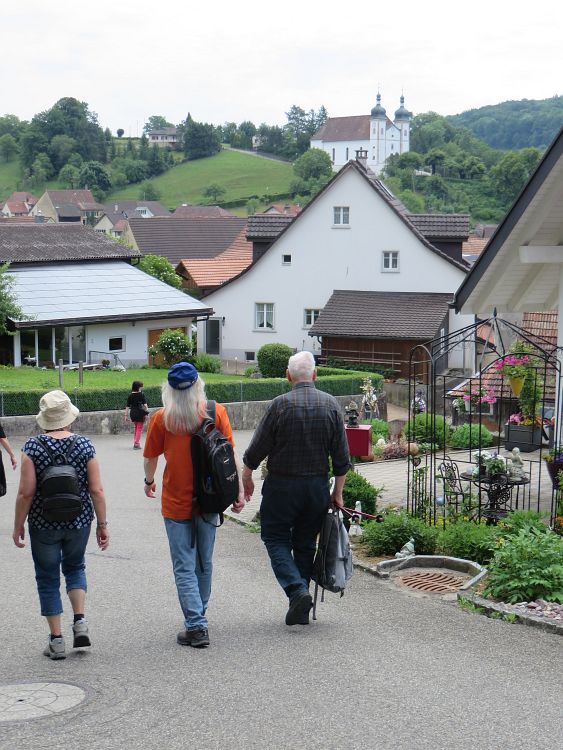 Nach steilem Abstieg erreichten wir Seewen